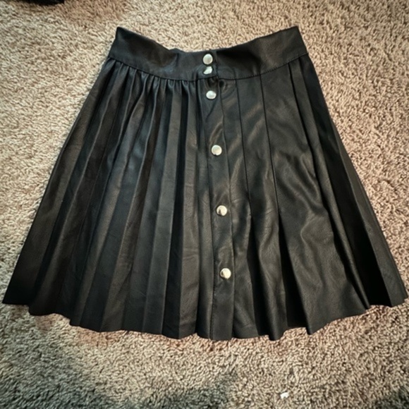BOOHOO FAUX LEATHER PU PLEATED TENNIS MINI SKIRT SIZE 8UK 4US - Picture 3 of 10